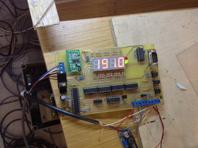 Die selbst entwickelte Platine, die Software ist momentan noch nicht ganz fertig. Aber die Grundfunktionen laufen.