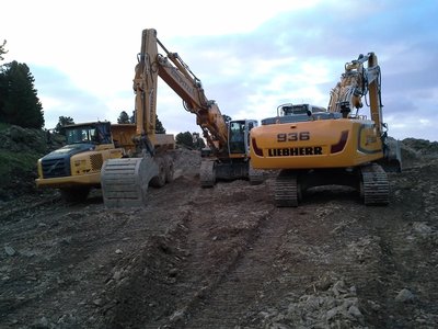 Die ersten Baufahrzeuge