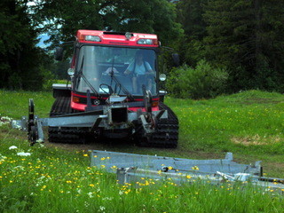 Die Stützen wurden mit diesem Gefährt zum Parkplatz transportiert.