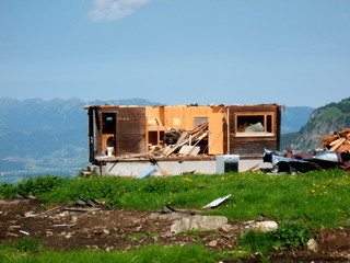 An der Bergstation des Wiedhaglifts wurde das Lifthäuschen abgebrochen.