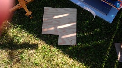 Das erste Grundbauteil ist endlich da und kann zum Bauplatz transportiert werden. Das ist die Grundplatte für den geplanten Regenwasserfilter und der Schneekanone