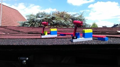 Zwei neue Schneekanonen für die Piste am Förderband Dach.