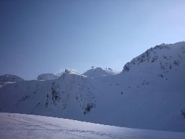 Bergstation der 6KSB Merle von der Piste &amp;quot;Centaurée&amp;quot; aus. Ich hoffe das klärt ein wenig die frühere Diskussion um den genauen Verlauf