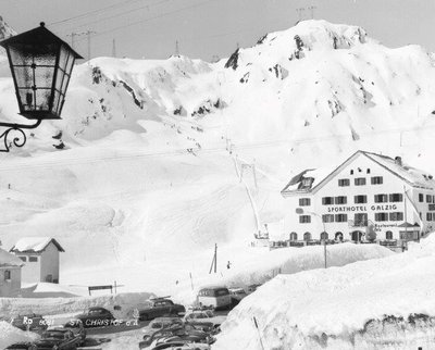 ...hinterm alten Hotel Galzig