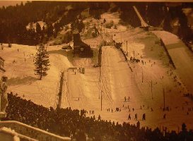 Garmischer Sprungschanzen mit Sesselliftzufahrt.jpg