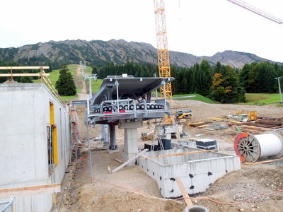Talstation Grenzwiesbahn, Blickrichtung Berg. Rechts liegt schon die Kabelrolle mit dem Seil.