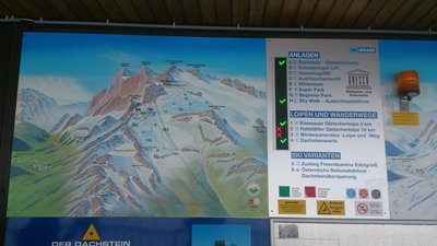 Panoramatafel mit Anlagenstatus: Derzeit der einzige Gletscher Österreichs ohne Skibetrieb