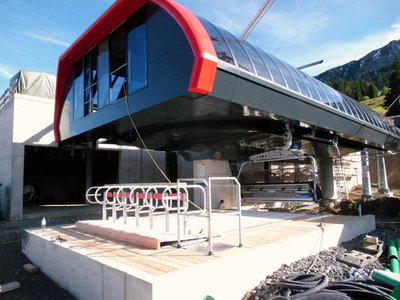 Einstiegsbereich der Grenzwiesbahn mit Förderband.