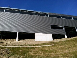 Garage  von der strasse aus