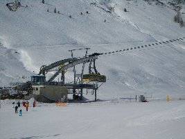 minimalistische Talstation