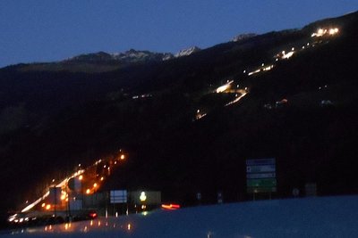 Piste 10 in Zell i.Z. beleuchtet