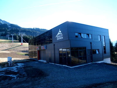 Talstation der 8-KSB. Vorne der Kassenbereich.