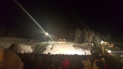 Die Whistler art ins neue Jahr zu Starten mit einer Freestyle Show im Tal und anschließendem Feuerwerk;)