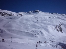 3.Sektion im Iséran-Tal: Der Cascade-Express. Im Vordergrund Rückbringer 4SB Cema