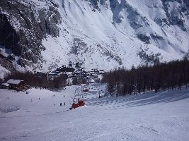 Piste &amp;quot;ok&amp;quot; nach la Daille. Ist glaub ich ein Teil der Weltcup-Abfahrt. Im Bild: 4EUB Daille