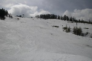Talabfahrt, Hang am Stollenlift: ich habe schon wesentlich schlechtere Pisten offen gesehen!