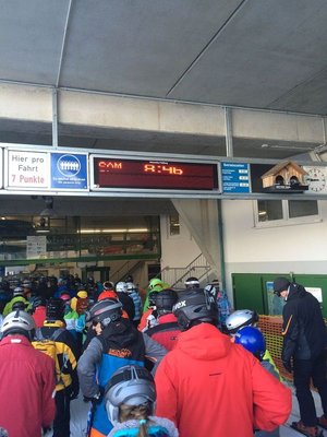 Dabei macht der Lift doch erst um 9h auf?