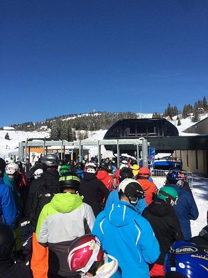 Voll an der neuen Zeigerbahn