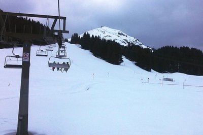 6KSB Kälbersalve in Brixen in der Früh, Schnee gibts genug. Die Verbindungsbahn lässt sich nur dann umfahren, wenn man ein paar Meter im Bereich Frankalm/Filzbodenbahn aufsteigt. Habs mir nochmal angeschaut, weil das mal Thema war kürzlich