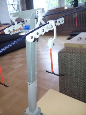 Schrägstützte mit 4er bzw. 8er Rollenbatterie