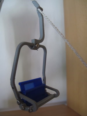 2er Sessel mit hochgeklappter Sitzbank