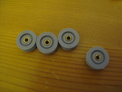 Neue Rollen mit verpressten Messingbuchsen