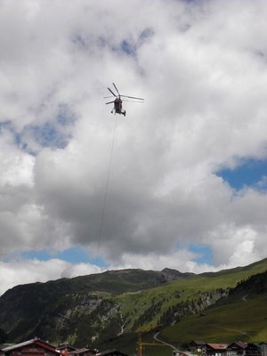 Beim dritten Flugtag mit der Kamov waren Stützen der Trittkopf II und Flexenbahn sowie die Bergstation an der Reihe