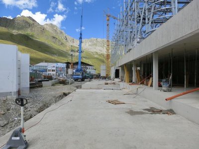 Sieht aus wie Aussteigbereich Giggijochbahn so hoch is wie Einsteigbereich SilberBrünnl, Hainbachkar und 8SK Giggijoch.<br /><br /><br /><br />so hoch