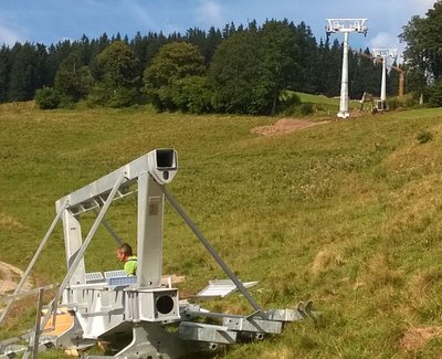 Stütze 2 in Arbeit, 1a und 1b sind weiter unten schon fast montagefertig.