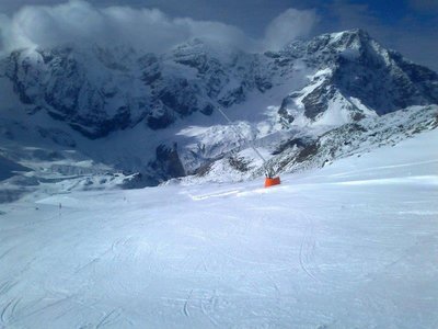 die schwarze Rennpiste, nachmittags ohne Volk