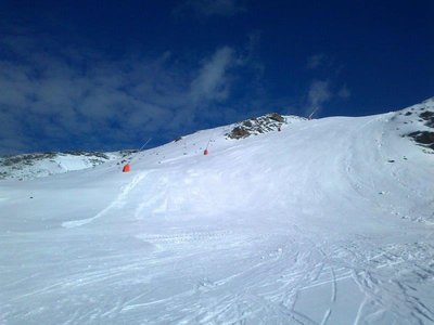 schwarz, steil, etwas hart