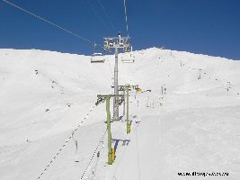 Kreuzung der 4KSB &amp;quot;Chiesso&amp;quot; mit dem Skilift &amp;quot;Combe&amp;quot;.