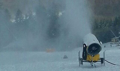 Beschneiung mit TF10 und M18 im unteren Teil der Märchenwiese