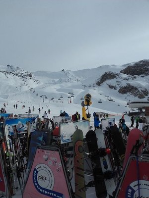 Einzigstes Foto von Samstag,  Standart Bild von der Idalp hoch richtung Idjoch, das war das Wetter sehr gut zu der Zeit. Am Samstag an der Idalp recht voll.