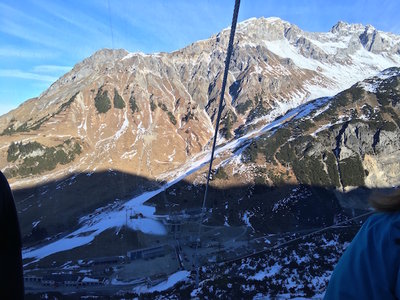 Parkplatz an der Rauz mit Valfagehr im Hintergrund