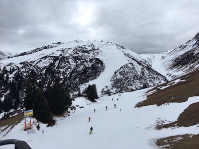 Galzig am Nachmittag, um zu sehen, wie dicht es sich auf dem Steissbachtal drengt, ist die Auflösung wahrscheinlich zu gering