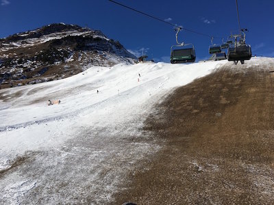 Schöegelkopf unter Bergstation, keine Sorge, es ist nur hier so eng und wenn man sie fährt, fällt es einem kam auf (vorausgesetzt, es ist nicht zu voll)