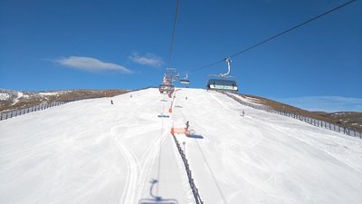 schmaler &amp; steiniger Startabschnitt der Piste 1 (rechts)