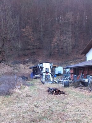 Wenn jemand einen Tieflader hat, den Antrieb könnte man sicher kostengünstig erwerben.