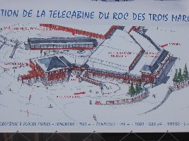 Der Neubau nochmal so, daß man auch was sieht. Die Stationsform deutet wohl auf Poma hin.