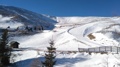 Murmerlhang und alte Talstation des Zinkenlifts. Von links mündet hier auch der Haltersteig ein. Es war eigentlich ziemlich dumm und unsinnig den unteren Teil des Liftes aufzugeben...