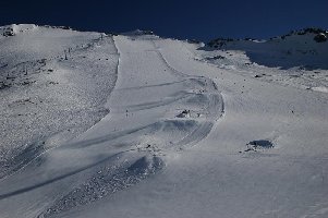 Kurz nach 9 Uhr am 'Gletscher': sonne Pur, tiefblauer Himmel, alle Kanonen in Betrieb - einfach toll!