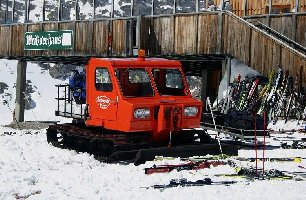 Oldtimer - Raupe beim Weisseehaus, unweit der Bergstation 4SB.