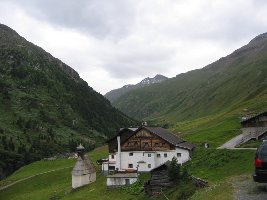 Rofenhöfe, 2014 m. Ziemlich reger Ausflugsverkehr. Guter Standort, wenn man 3000er als Tagestouren gehen möchte