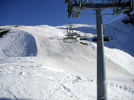 Auenfeldbahn mit Piste. Am Morgen hart, am Nachmittag dann Sulz