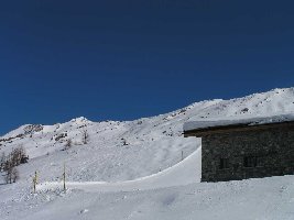 Der haupträger der Station wird ca. bei der zweiten Stange der Absperrung sein