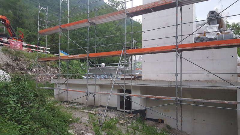 Neubau mit sichtbarer Pendelbahntechnik