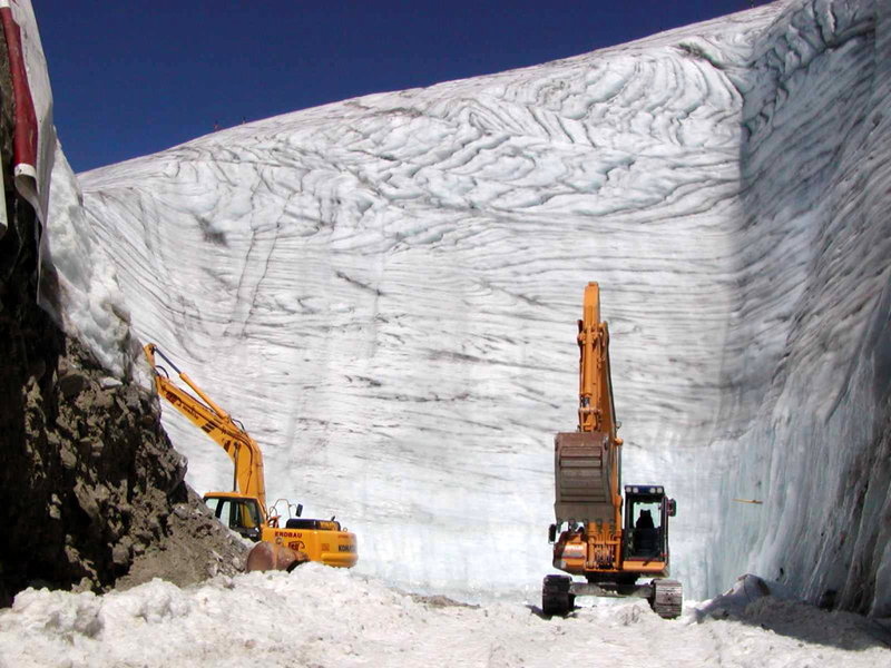 2 Bagger im Loch der Stütze 8 (Original von s.oliver78)