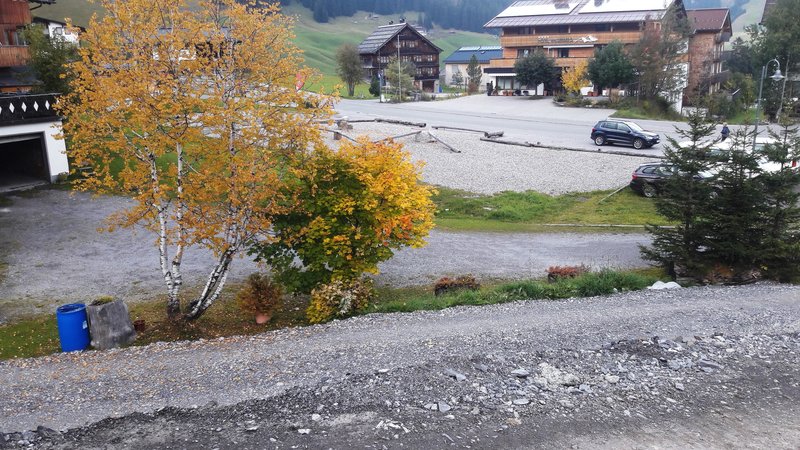 Wer weiß, wann hier auf diesem Platz mit den Baumstämmen der neue Biberkopf mitsamt einem großen Restaurant und der neuen Warther Tiefgarage errichtet werden ...