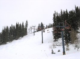 Trotz 3400 m Höhe hats hier nicht meterhohen Schnee, aber zum Skifahren langts...